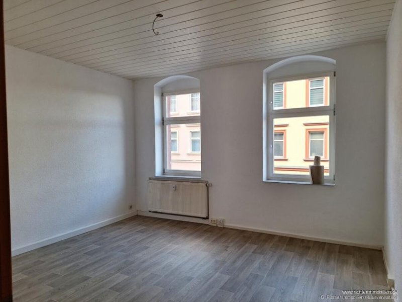 Freiberg Geräumige 4-Zimmer-Wohnung mit 2 Badezimmern und Einbauküche Wohnung mieten