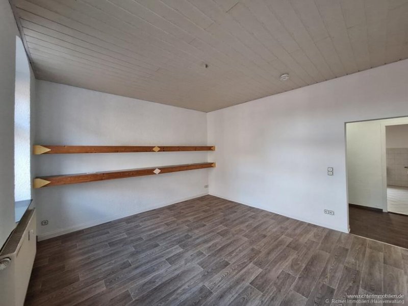 Freiberg Geräumige 4-Zimmer-Wohnung mit 2 Badezimmern und Einbauküche Wohnung mieten
