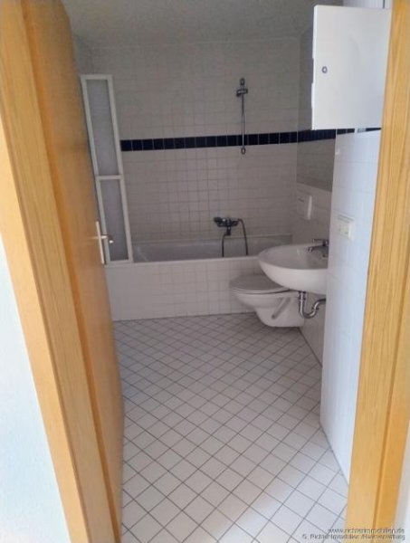 Freiberg Wohnen im Altbau: Große 3-Zimmer-Wohnung im Dachgeschoss, auf Wunsch mit EBK Wohnung mieten
