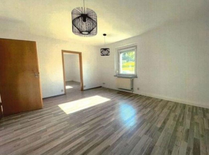 Brand-Erbisdorf Kompakte 3-Zimmer mit Laminat, SP und Wannenbad in guter Lage Wohnung mieten