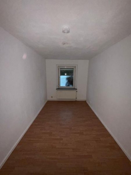 Brand-Erbisdorf Kompakte 3-Zimmer mit Laminat, SP und Wannenbad in guter Lage Wohnung mieten