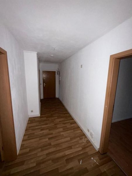 Brand-Erbisdorf Kompakte 3-Zimmer mit Laminat, SP und Wannenbad in guter Lage Wohnung mieten