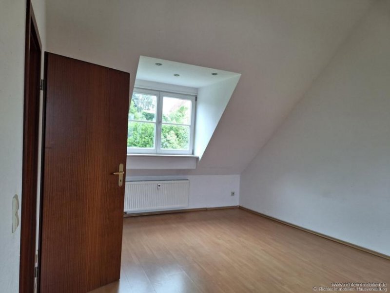 Hirschfeld (Landkreis Mittelsachsen) 2-Zimmer-Wohnung mit Einbauküche in ruhige Wohnlage in einem Dreiseitenhof in Hirschfeld (Reinsberg) Wohnung mieten