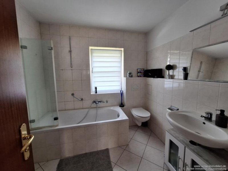 Hirschfeld (Landkreis Mittelsachsen) Wohnen im Dreiseitenhof: 2-Zimmer-Wohnung mit Einbauküche, ruhige Wohnlage in Hirschfeld (Reinsberg) Wohnung mieten