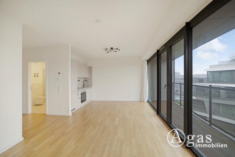 Berlin DACHGESCHOSS mit Weitblick! 2 Zimmer Wohnung mit ca. 62 m², EBK und Privat-Gym in Berlin-Mitte! Wohnung mieten