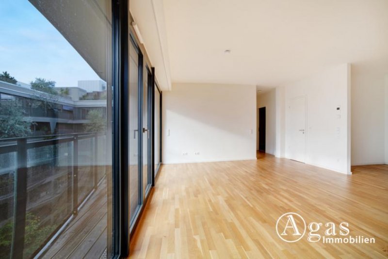 Berlin Große und helle 2 Zimmer Wohnung mit 2 Balkons, ca. 67 m², EBK und Concierge in Mitte Wohnung mieten
