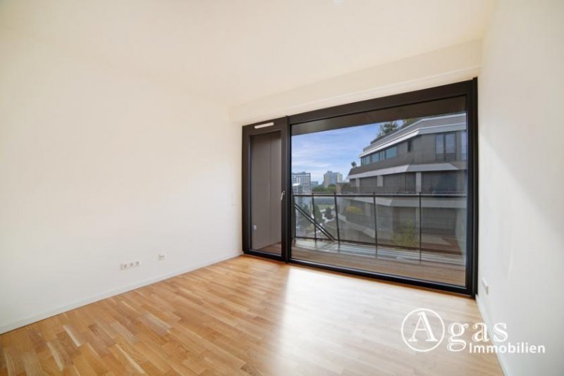 Berlin Große und helle 2 Zimmer Wohnung mit 2 Balkons, ca. 67 m², EBK und Concierge in Mitte Wohnung mieten