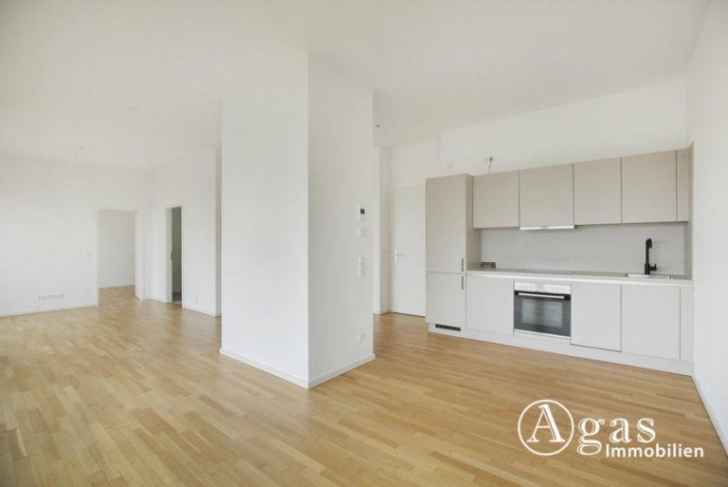 Berlin LICHTDURCHFLUTET! 2 Zimmer Dachgeschoss-Wohnung mit ca. 77m² und großer Terrasse in Berlin-Mitte Wohnung mieten