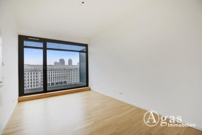 Berlin LICHTDURCHFLUTET! 2 Zimmer Dachgeschoss-Wohnung mit ca. 77m² und großer Terrasse in Berlin-Mitte Wohnung mieten