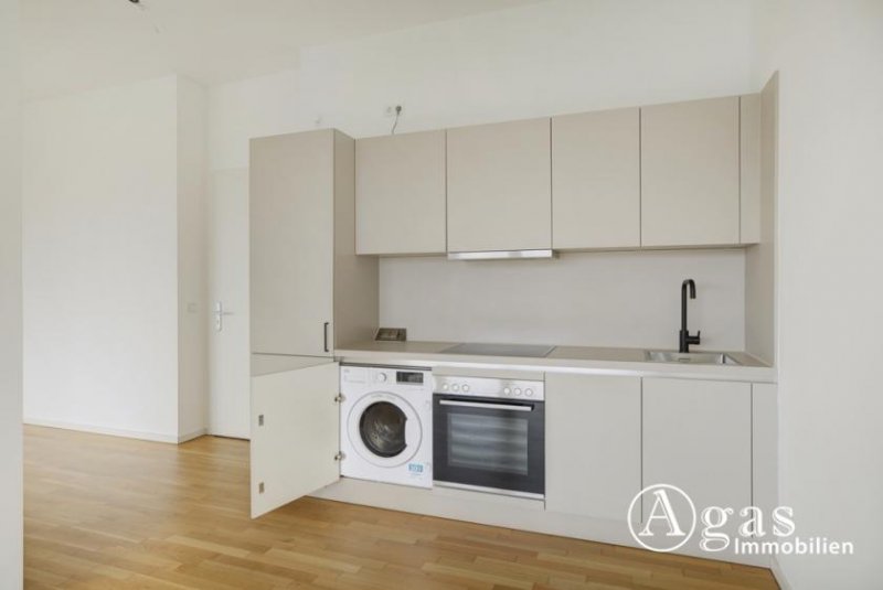 Berlin LICHTDURCHFLUTET! 2 Zimmer Dachgeschoss-Wohnung mit ca. 77m² und großer Terrasse in Berlin-Mitte Wohnung mieten