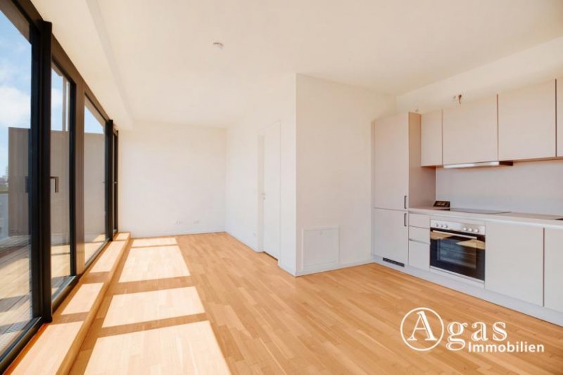 Berlin Lichtdurchflutete 2 Zimmer Wohnung mit ca. 67m², EBK und großem Balkon in Berlin-Mitte! Wohnung mieten