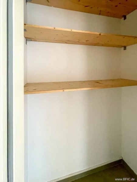 Berlin ruhig, zentral: 2-Zi.-Whg mit Balkon im 6. OG, ab November auf 2 Jahre befristet Wohnung mieten