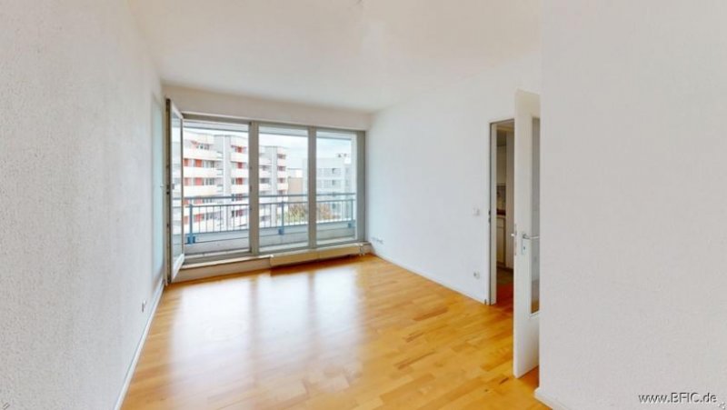 Berlin ruhig, zentral: 2-Zi.-Whg mit Balkon im 6. OG, ab November auf 2 Jahre befristet Wohnung mieten