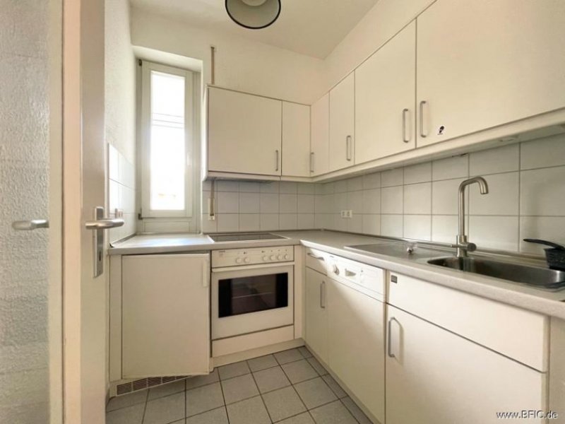 Berlin ruhig, zentral: 2-Zi.-Whg mit Balkon im 6. OG, ab November auf 2 Jahre befristet Wohnung mieten
