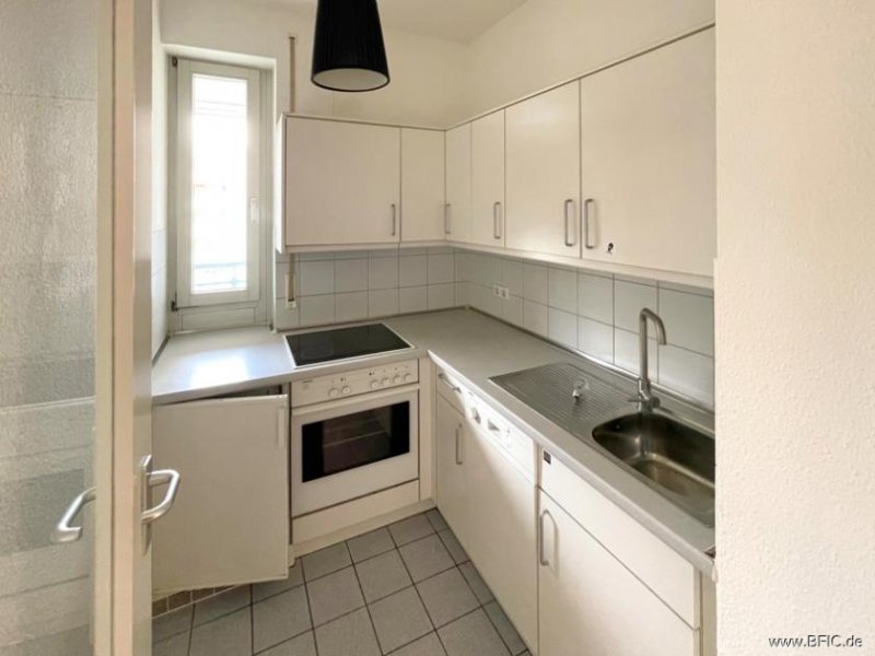 Berlin ruhig, zentral: 2-Zi.-Whg mit Balkon im 6. OG, ab November auf 2 Jahre befristet Wohnung mieten