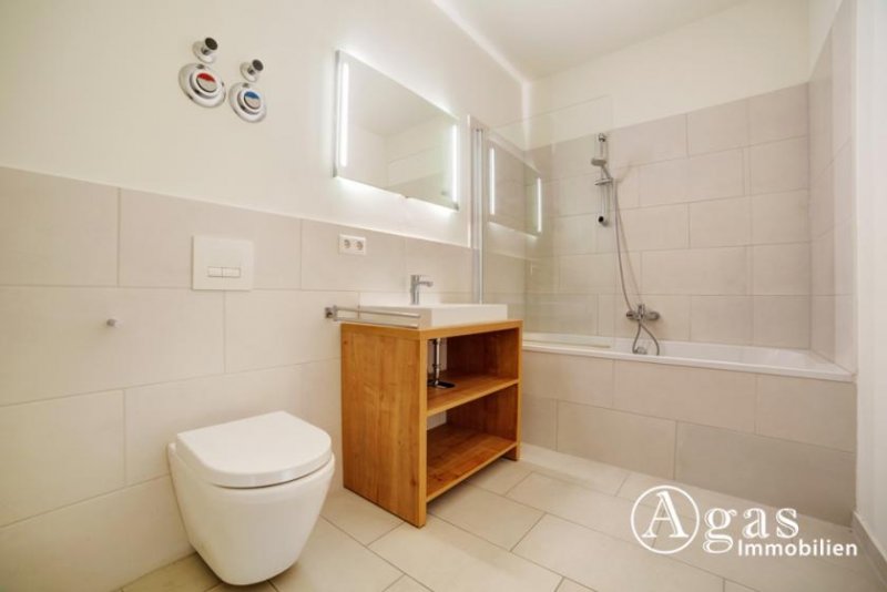 Berlin Sehr helle 2 Zimmer Wohnung mit ca. 54m², EBK und Balkon in Berlin-Mitte! Wohnung mieten