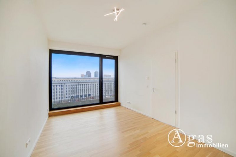 Berlin Wunderschöne 2 Zimmer Dachgeschosswohnung mit ca. 77m², EBK und Riesen-Balkon in Berlin-Mitte Wohnung mieten