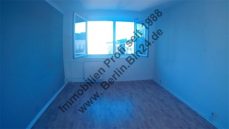 Berlin Ferienwohnung mit Wannenbad in Berlin - Friedrichshain wird neu möbliert Diele Kammer Wohnung mieten