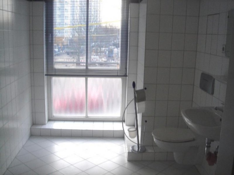 Berlin Prov.-frei: Bürofläche am Tierpark Gewerbe mieten