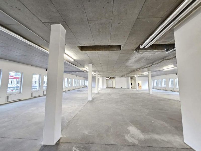 Berlin Prov.-frei: Große helle Bürofläche Gewerbe mieten
