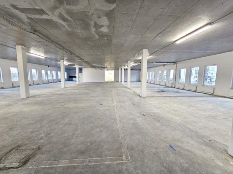 Berlin Prov.-frei: Große helle Bürofläche Gewerbe mieten
