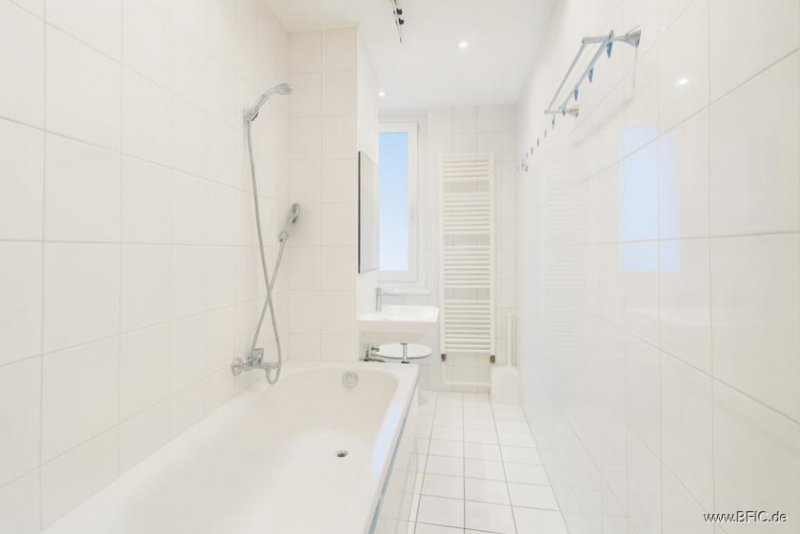 Berlin Furnished 3-room apartment with loggia - ideal for a shared flat Wohnung mieten