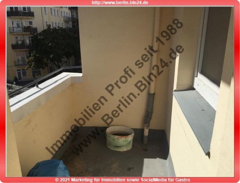 Berlin Mietwohnung 2 Zimmer, Wohnzimmer mit Balkon Südseite Wohnung mieten