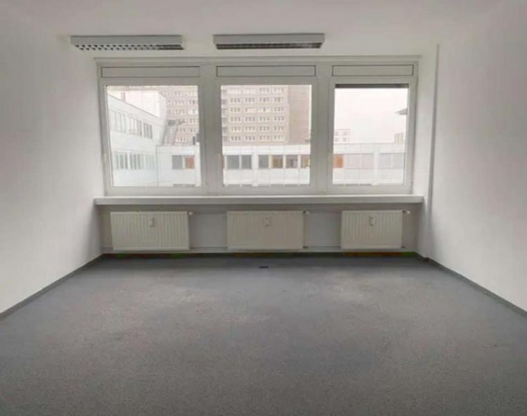 Berlin Prov.-frei: Attraktive helle Bürofläche Gewerbe mieten
