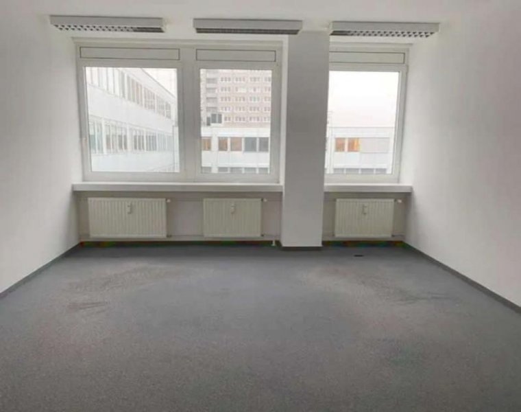 Berlin Prov.-frei: Attraktive helle Bürofläche Gewerbe mieten