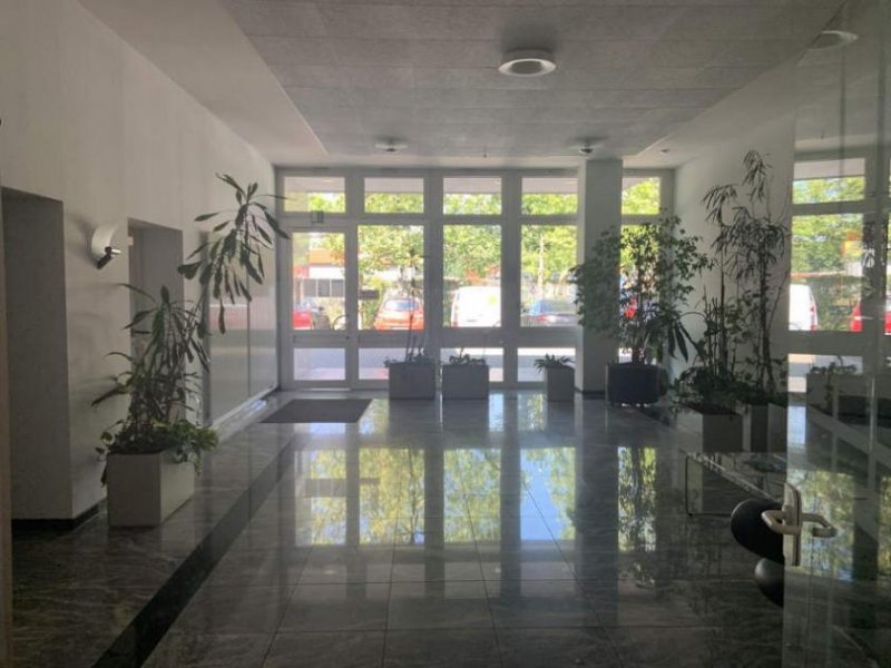 Berlin Prov.-frei: Große Lagerfläche Gewerbe mieten