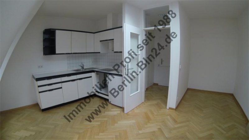 Berlin Dachgeschoss - Kleine Single Wohnung in Berlin - Lichterfelde - Parkettfußboden - Duschbad Wohnung mieten