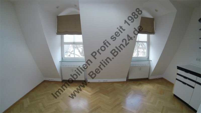 Berlin Dachgeschoss - Kleine Single Wohnung in Berlin - Lichterfelde - Parkettfußboden - Duschbad Wohnung mieten