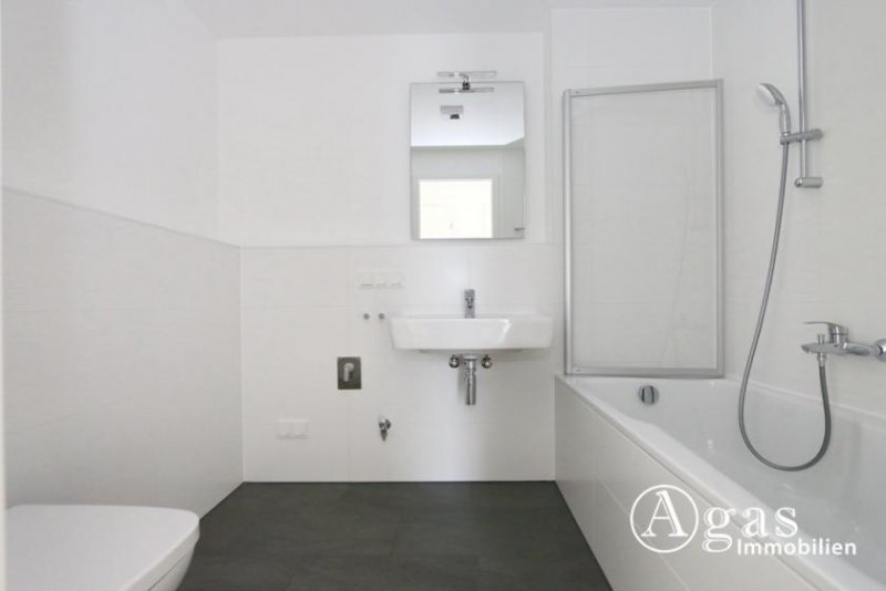 Schönefeld (Landkreis Dahme-Spreewald) 4-Zi.-Wohnung mit Balkon und TG-Stellplatz in Berlin Schönefeld Wohnung mieten