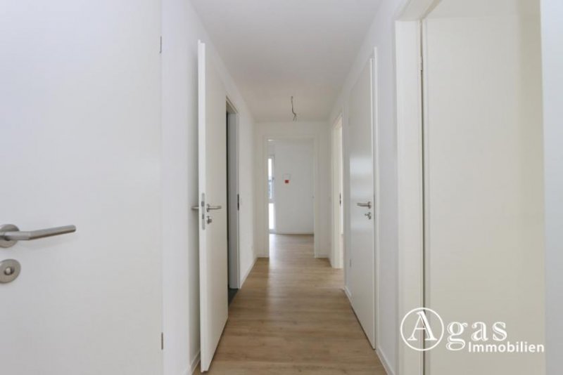 Schönefeld (Landkreis Dahme-Spreewald) 4-Zi.-Wohnung mit Balkon und TG-Stellplatz in Berlin Schönefeld Wohnung mieten