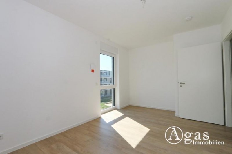Schönefeld (Landkreis Dahme-Spreewald) 4-Zi.-Wohnung mit Balkon und TG-Stellplatz in Berlin Schönefeld Wohnung mieten