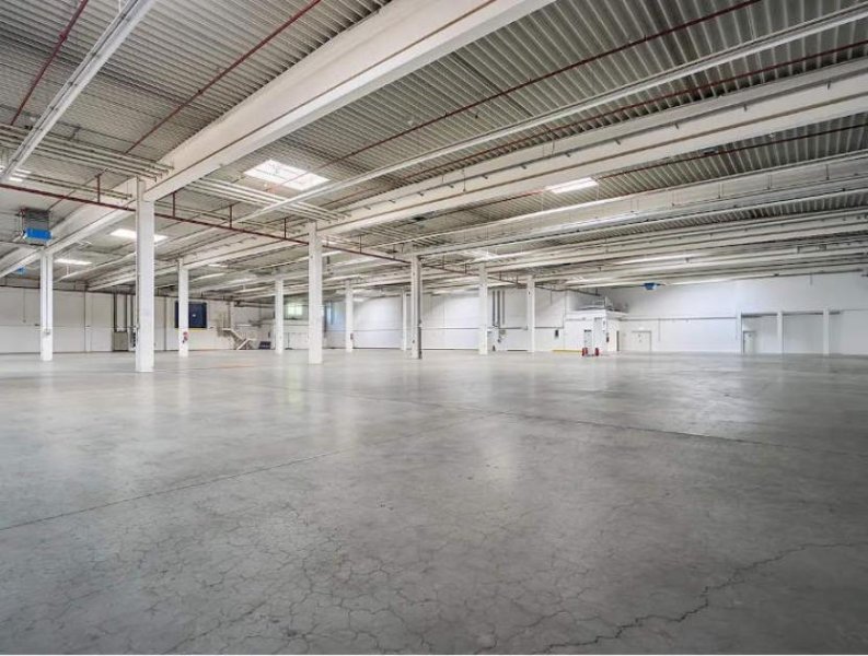 Berlin Prov.-frei: Lagerhalle mit Büroanteil Gewerbe mieten