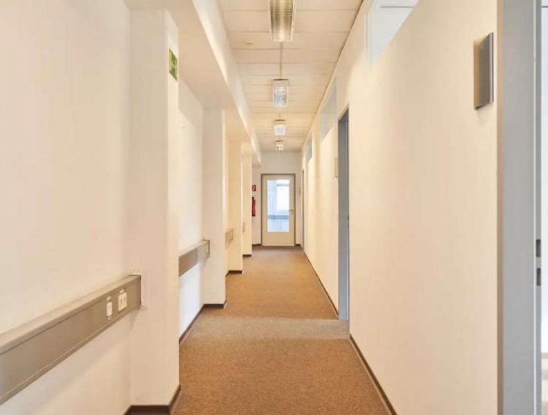 Berlin Prov.-frei: Gut geschnittene Büroetage Gewerbe mieten