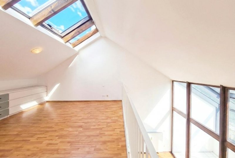 Schöneiche bei Berlin 2-Zimmer-Maisonette-Wohnung mit Balkon, Aufzug, Tiefgaragenstellplatz - im Ortskern von Schöneiche Wohnung mieten