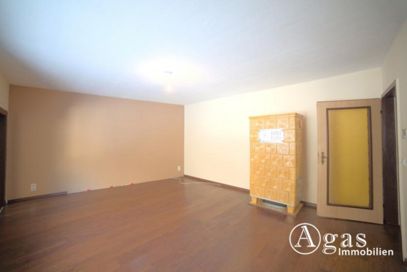 Liepe (Landkreis Barnim) Renovierungsbedürftige 4-Zi.-Wohnung in Zweifamilienhaus auf großem Grundstück in Liepe Wohnung mieten