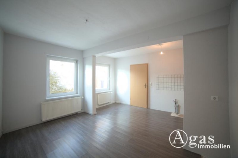 Liepe (Landkreis Barnim) Renovierungsbedürftige 4-Zi.-Wohnung in Zweifamilienhaus auf großem Grundstück in Liepe Wohnung mieten