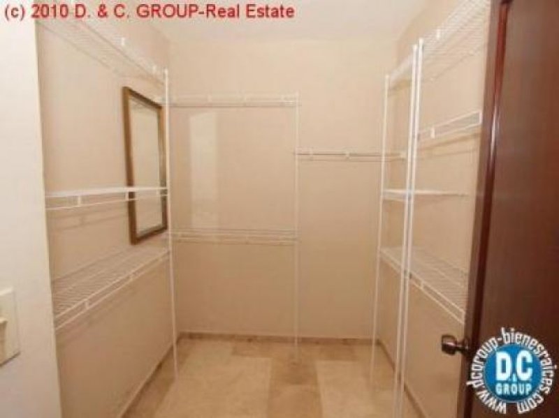 Urb. Real - Santo Domingo Möbliertes Apartment zu Vermieten! Wohnung mieten