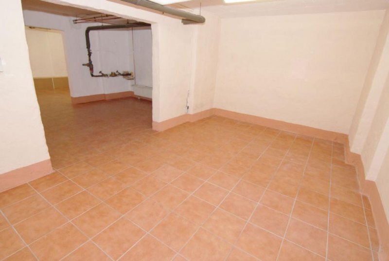 Hamburg Gewerbfläche auf 2 Ebenen in gute frequentierter Strassenlage von Wandsbek Gewerbe mieten