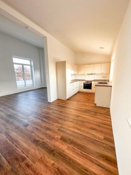 Osterrönfeld Stilvolle 3,5 - Zimmer Dachgeschosswohnung in Osterrönfeld zu vermieten Wohnung mieten