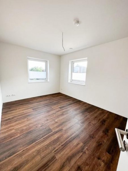 Osterrönfeld Stilvolle 3,5 - Zimmer Dachgeschosswohnung in Osterrönfeld zu vermieten Wohnung mieten