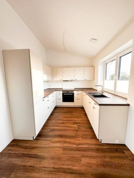 Osterrönfeld Stilvolle 3,5 - Zimmer Dachgeschosswohnung in Osterrönfeld zu vermieten Wohnung mieten