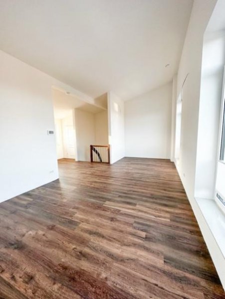 Osterrönfeld Stilvolle 3,5 - Zimmer Dachgeschosswohnung in Osterrönfeld zu vermieten Wohnung mieten