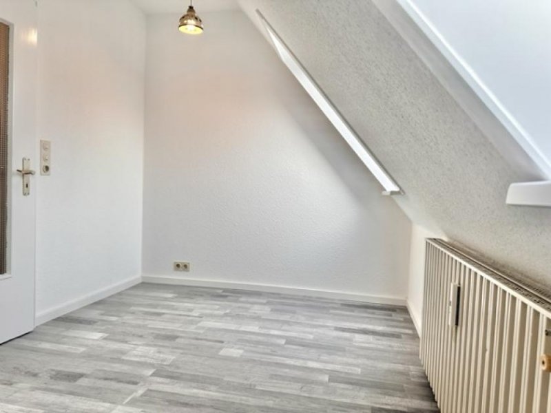 Heide Gemütliche Dachgeschosswohnung mit Stellplatz in Heide zu vermieten Wohnung mieten