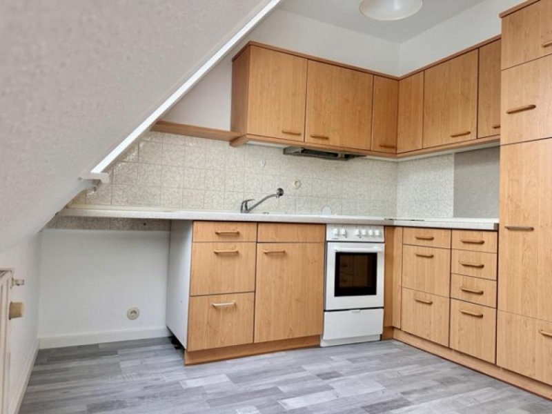 Heide Gemütliche Dachgeschosswohnung mit Stellplatz in Heide zu vermieten Wohnung mieten