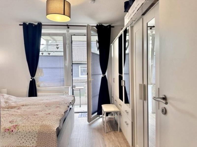 Heide Helle 3-Zimmer-Wohnung in Heide Süderholm mit 2 Balkonen, Fahrstuhl und Carport zu vermieten Wohnung mieten