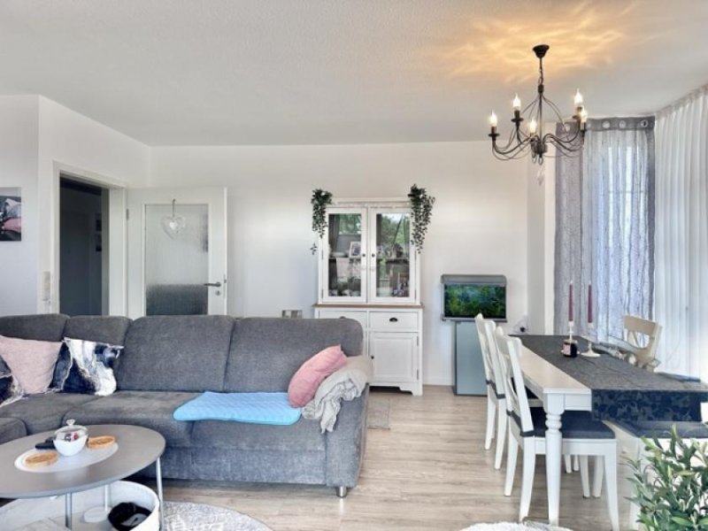 Heide Helle 3 Zimmer Wohnung in Heide Süderholm mit 2 Balkonen, Fahrstuhl und Carport zu vermieten Wohnung mieten